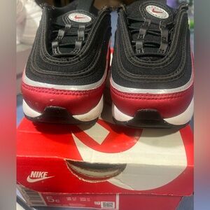 Nike air max 97 se
Size 5c